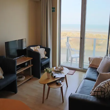 In By Sandy Beaches * Nieuwpoort